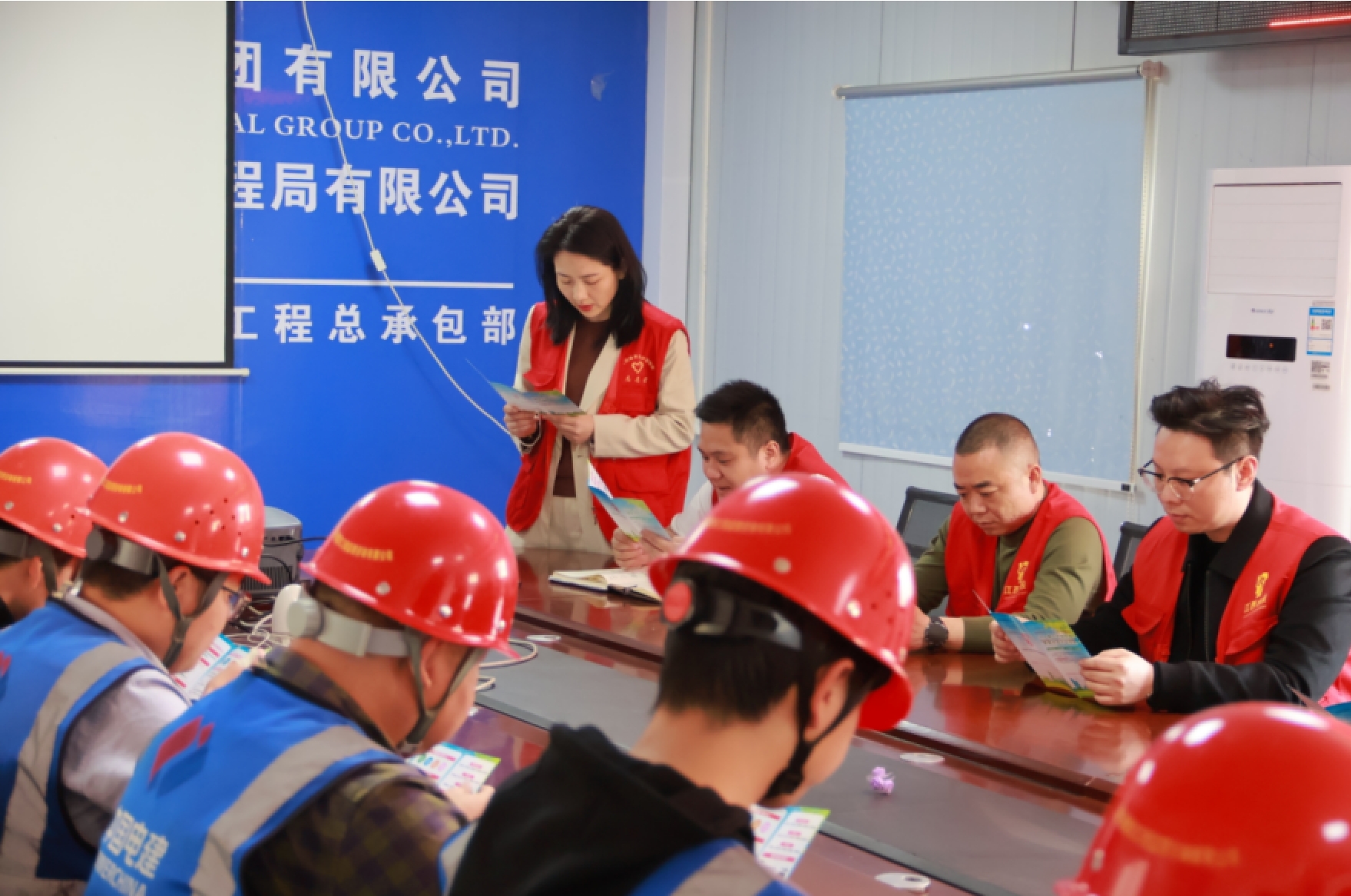 工程咨詢(xún)集團(tuán)深入一線開(kāi)展平安建設(shè)宣傳活動(dòng)